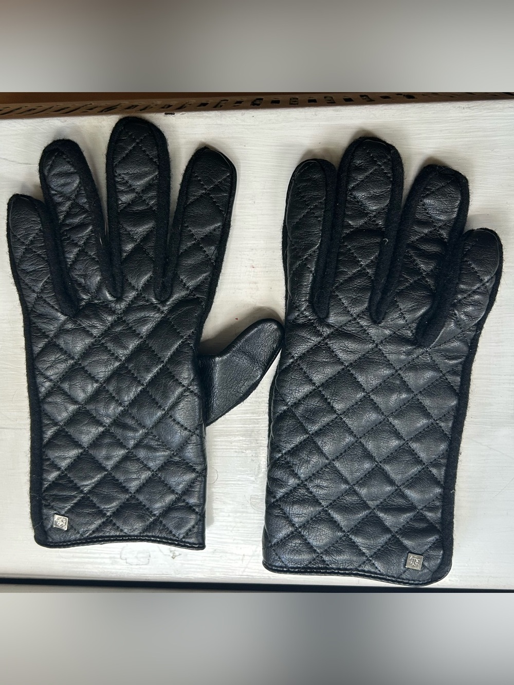 Quilted Black Leather Women’s Gloves